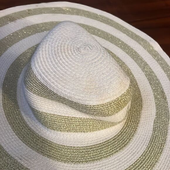 Gold & White Floppy Hat - Sun Hat - Excellent Condition Hat main image 5